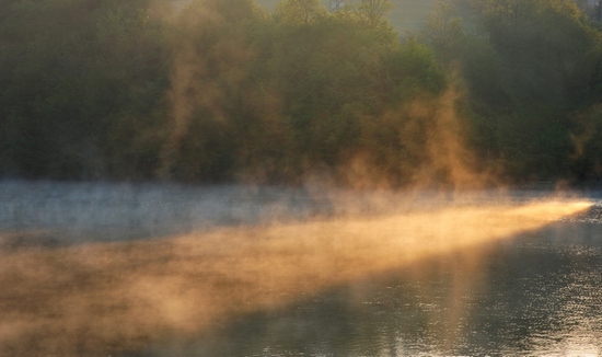 nebbia sul lago ridimensionata.jpg